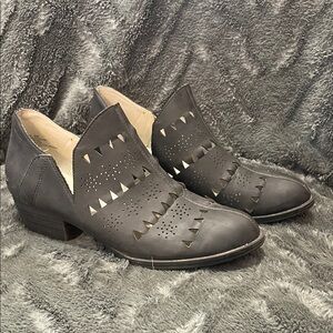 JBU Black Ankle Booties